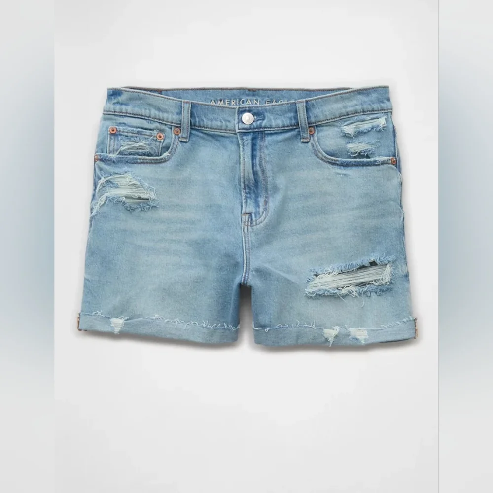AE American Eagle Low Rise Ex Boyfriend Denim Light Jean Shorts Stretch NWOT 4 - Picture 4 of 15
